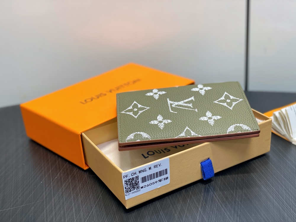 Louis Vuitton P9 Passport Cover M26059 Mirror boutique
