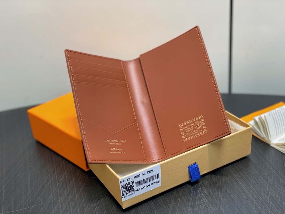Louis Vuitton P9 Passport Cover M26059 Mirror boutique