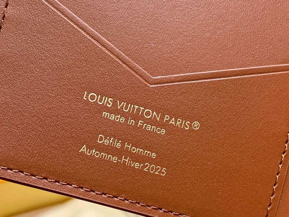 Louis Vuitton P9 Passport Cover M26059 Mirror boutique