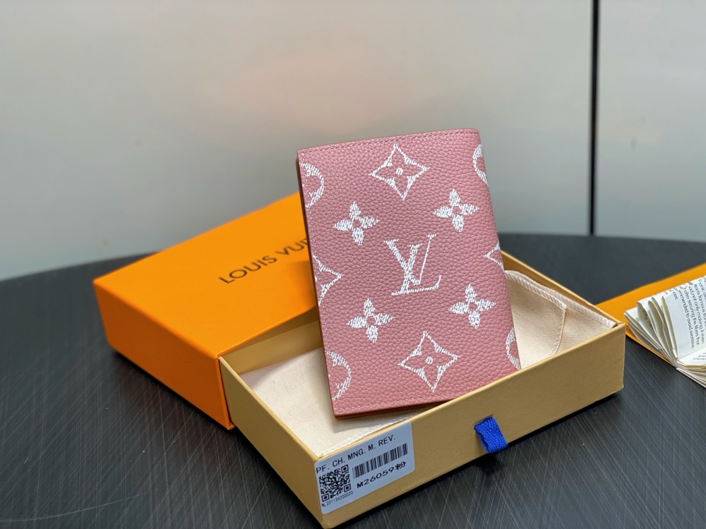 Louis Vuitton P9 Passport Cover M26059 Mirror boutique