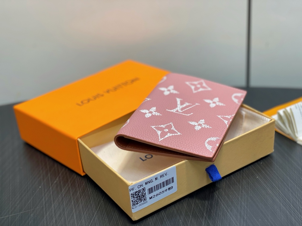 Louis Vuitton P9 Passport Cover M26059 Mirror boutique