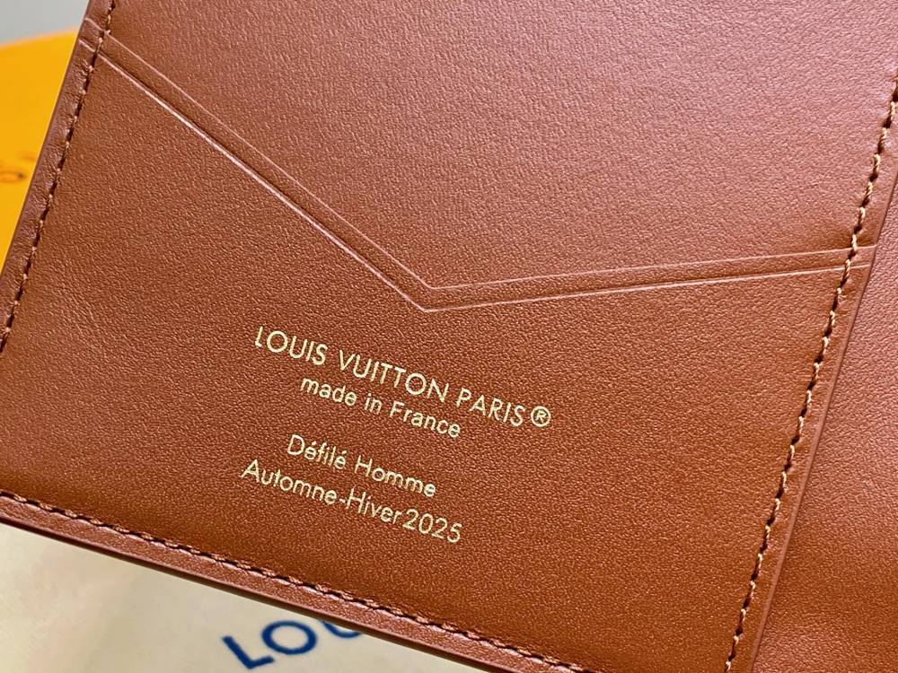 Louis Vuitton P9 Passport Cover M26059 Mirror boutique