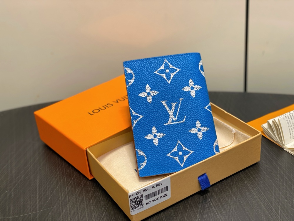 Louis Vuitton P9 Passport Cover M26059 Mirror boutique
