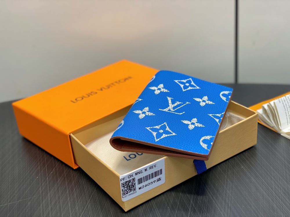 Louis Vuitton P9 Passport Cover M26059 Mirror boutique