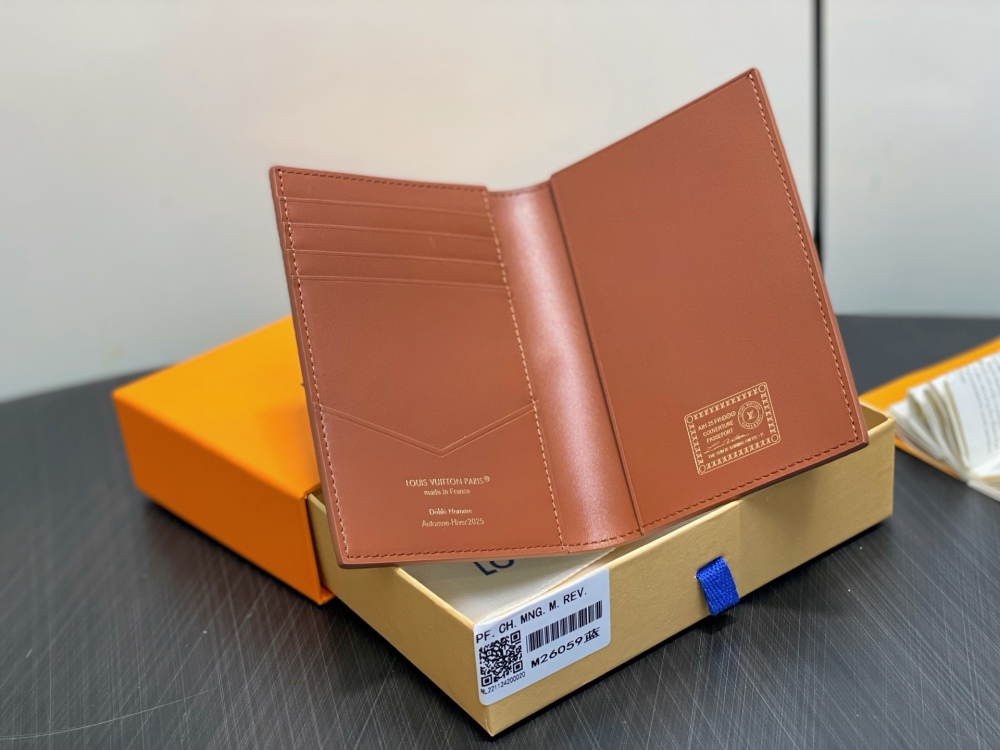 Louis Vuitton P9 Passport Cover M26059 Mirror boutique