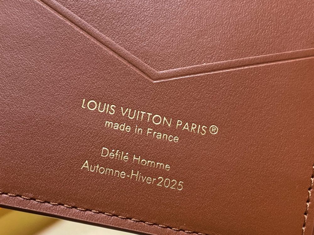 Louis Vuitton P9 Passport Cover M26059 Mirror boutique