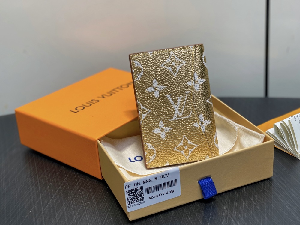 Louis Vuitton P9 Passport Cover M26059 Mirror boutique