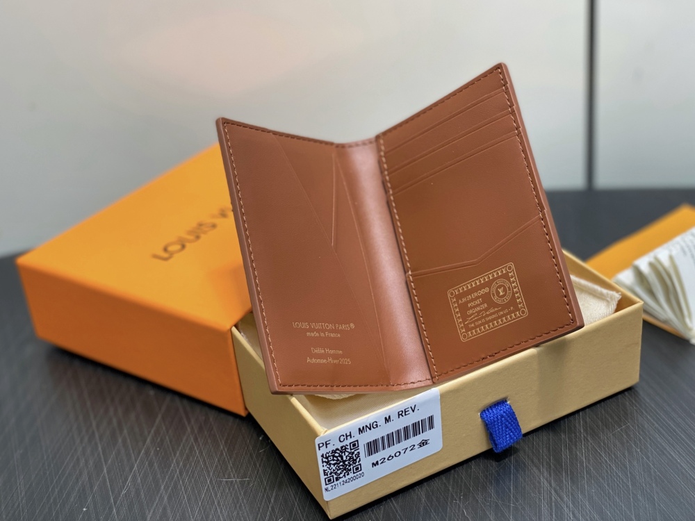 Louis Vuitton P9 Passport Cover M26059 Mirror boutique