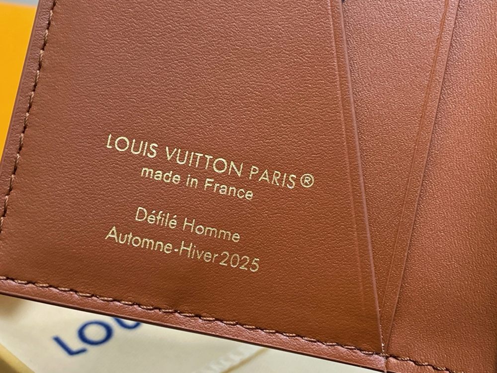 Louis Vuitton P9 Passport Cover M26059 Mirror boutique
