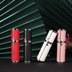 Flacone da viaggio tascabile di alta moda con riempimento dal basso, flacone vuoto da 5 ml per profumo spray in pelle con riempimento dal basso, prodotto all'ingrosso.