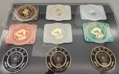 Nom Tages personnalisé 3D Logo autocollant en métal marque privée parfum étiquette de luxe autocollant pour bouteille de verre de parfum pour femme marque privée