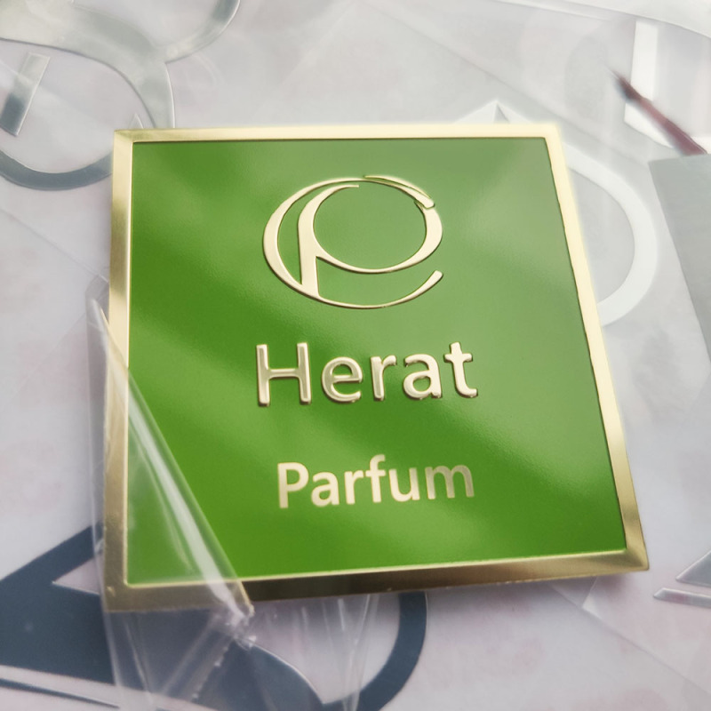 Étiquettes personnalisées en aluminium et métal, étiquette de nom OEM, Design de luxe, étiquette de bougie en or gaufré, Logo autocollant de parfum, autocollant de Logo