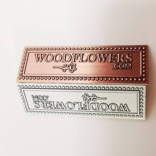 Targhette personalizzate con logo, targhetta in metallo, adesivo in alluminio spazzolato con rilievo per etichette di vasi da fiori