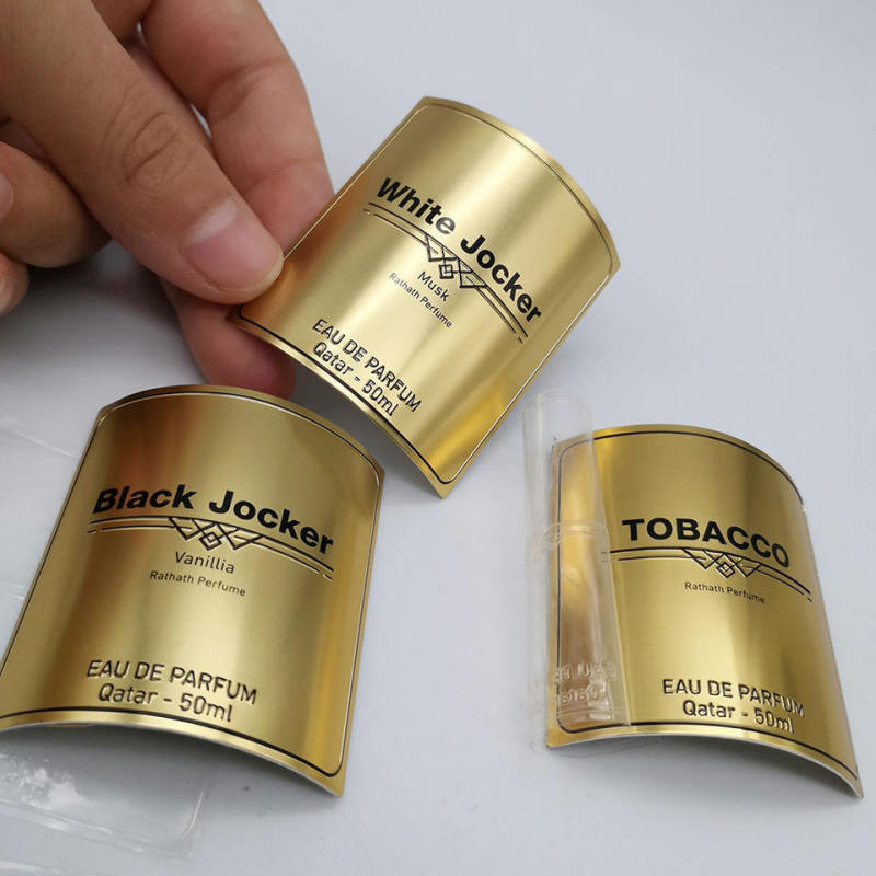 Étiquettes Étiquette de nom OEM Conception de luxe en métal en aluminium personnalisé Étiquettes en métal de vin en relief Autocollant de bouteille de vin en papier d'aluminium autocollant personnalisé