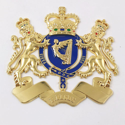 Produzione di badge personalizzati in metallo con logo, design in lega, targhetta dorata, etichetta per auto, adesivo, distintivo