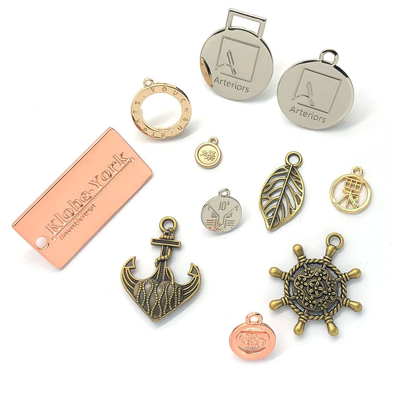 Étiquette métallique avec logo personnalisé Logo personnalisé Logo métallique de marque de haute qualité Étiquettes métalliques personnalisées pour étiquette de vêtements Étiquette de sac