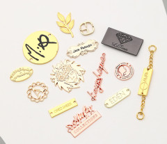 Étiquette métallique avec logo personnalisé Logo personnalisé Logo métallique de marque de haute qualité Étiquettes métalliques personnalisées pour étiquette de vêtements Étiquette de sac