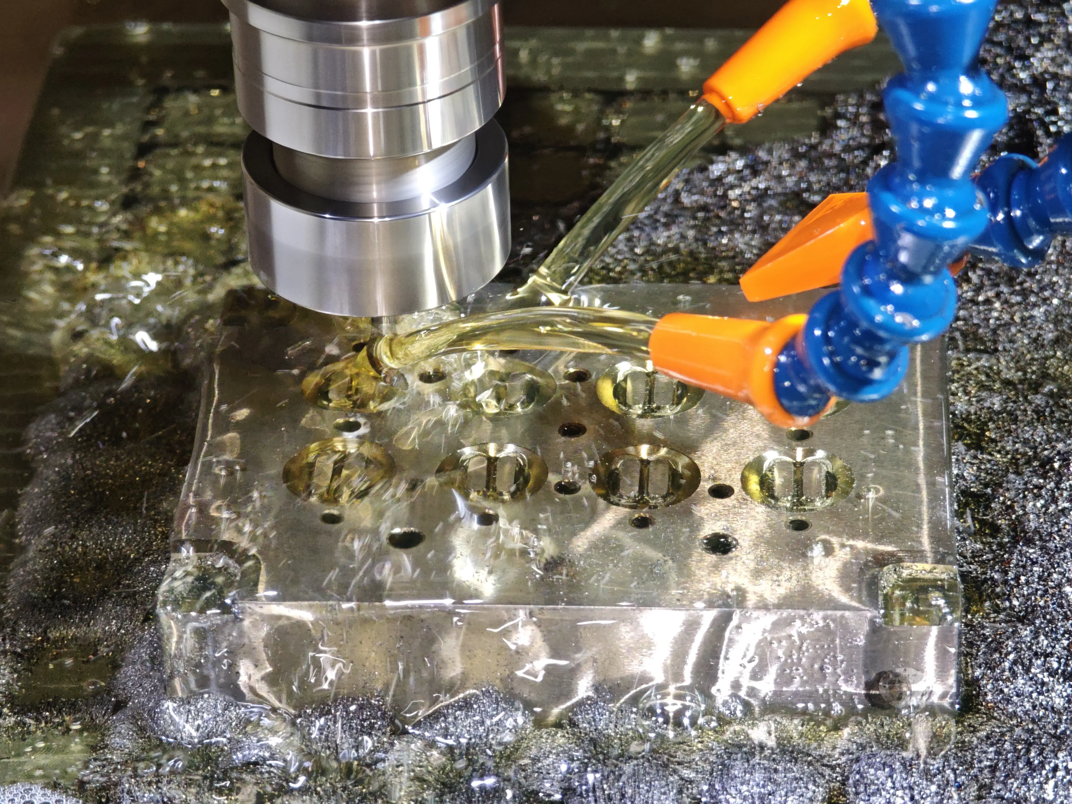 Lavorazioni CNC di precisione per accessori metallici di lusso | ButtonArea