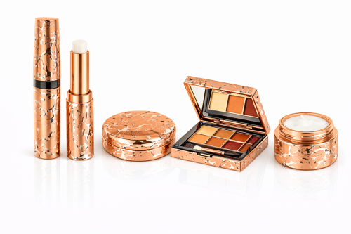 Collezione di lusso di packaging cosmetico in metallo dalle forme geometriche