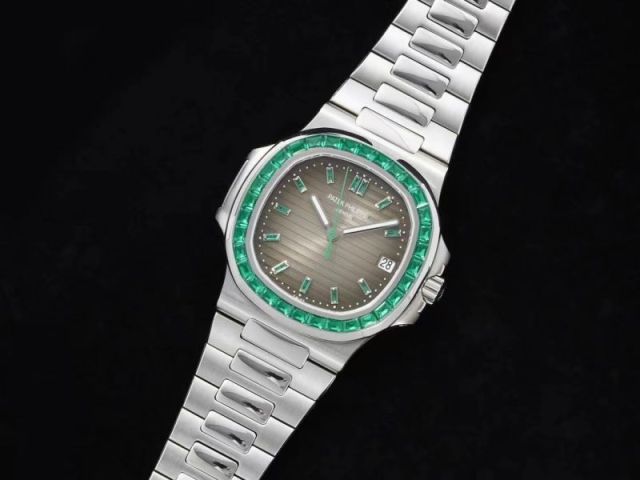Replica Patek Philippe PP Watch Cal.324 Clone Movement Diamond Best Quality 1：1 42mm Nautilus Watch