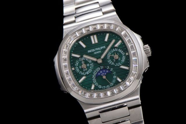 Replica Patek Philippe PP Watch Cal.240 Full Function Movement 5740 Best Quality 1：1 40mm Nautilus Watch