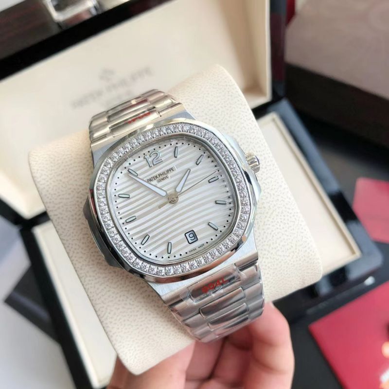 Replica Patek Philippe PP Citizen Movement 7118 AAA+ Quality 35mm Nautilus Lady Watch