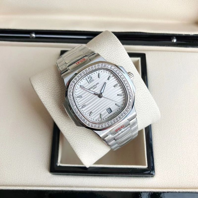 Replica Patek Philippe PP Citizen Movement 7118 AAA+ Quality 35mm Nautilus Lady Watch