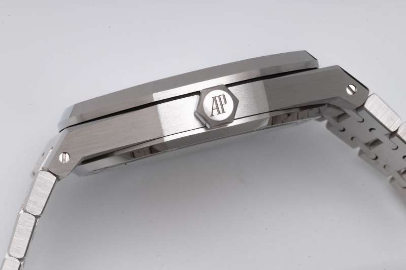 Replica Audemars Piguet 5A Quality AP Watch VS Factory 4302 Clone Movement 41mm Steel Case 15500 Royal Oak Offshore