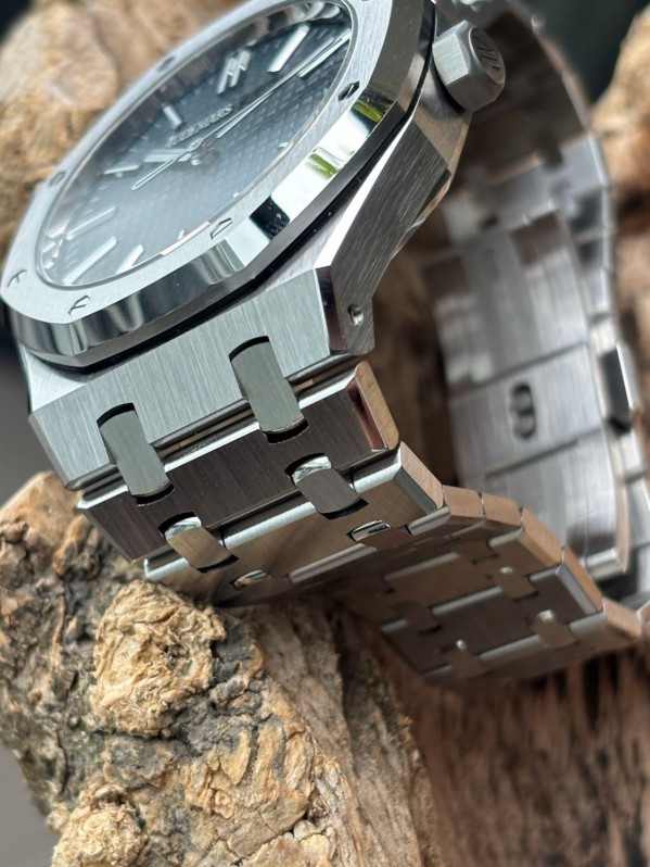 Replica Audemars Piguet 5A Quality AP Watch VS Factory 4302 Clone Movement 41mm Steel Case 15500 Royal Oak Offshore