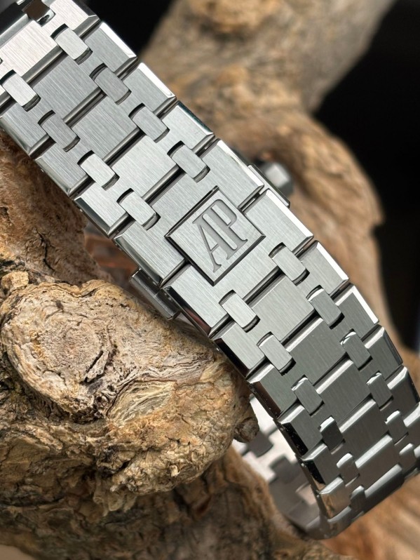 Replica Audemars Piguet 5A Quality AP Watch VS Factory 4302 Clone Movement 41mm Steel Case 15500 Royal Oak Offshore