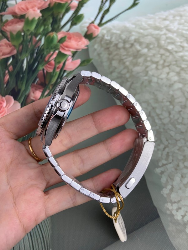 Replica Omega 5A Quality 2824 Clone Movement Stainless Steel 1：1 43.5mm Planet Ocean VS Factory Seamaster 600m Watch