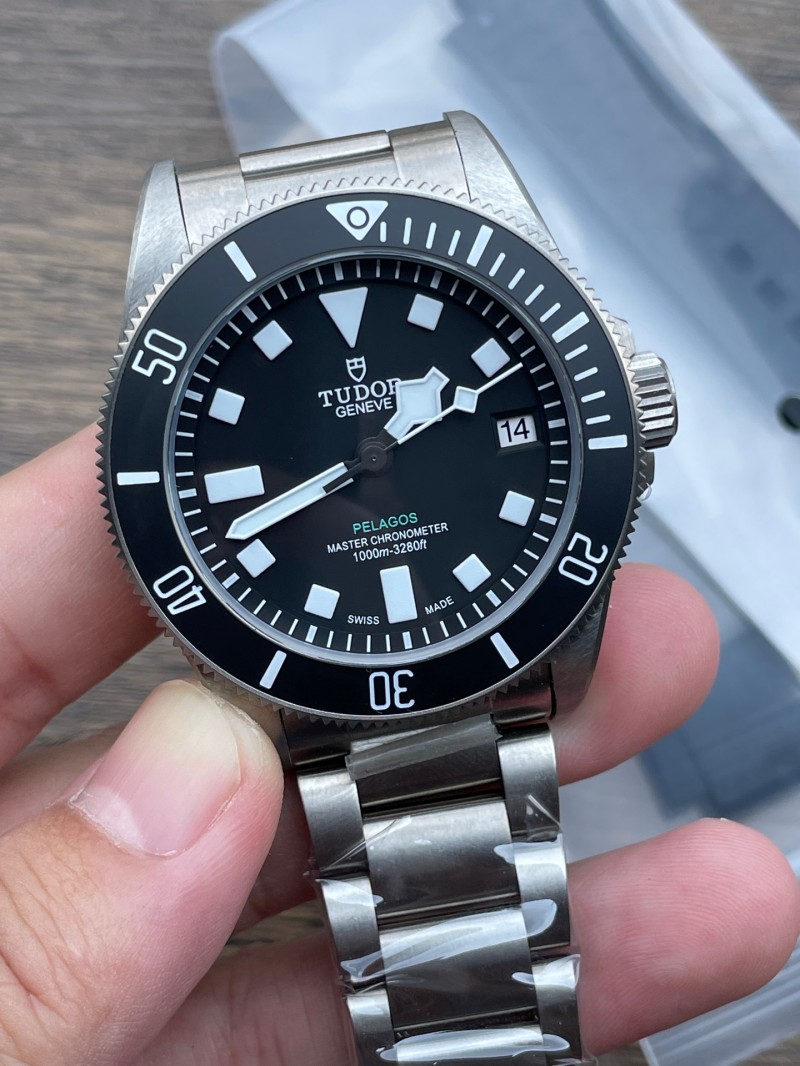 Replica Tudor Titanium Watch 5A Clone Quality 2824 Movement Steel  1：1 M+ Factory 41 mm Tudor Watch