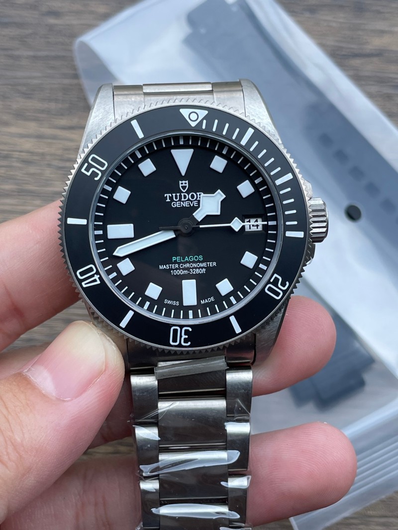 Replica Tudor Titanium Watch 5A Clone Quality 2824 Movement Steel  1：1 M+ Factory 41 mm Tudor Watch