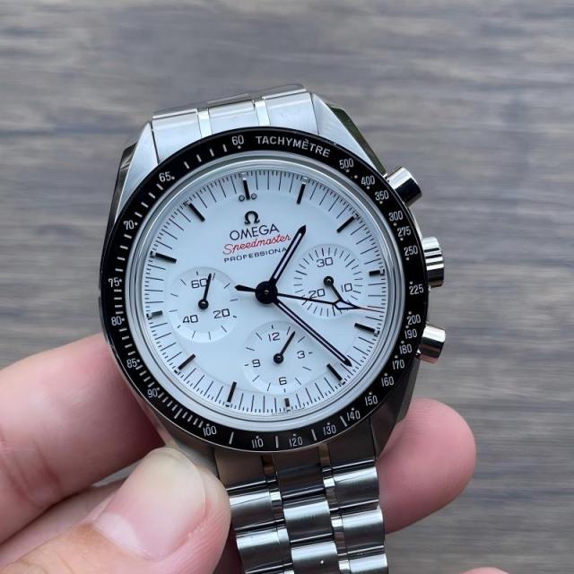 Replica Omega 5A Quality Manual Winding Chronograph Movement 1：1 43mm Copy Speedmaster Watch