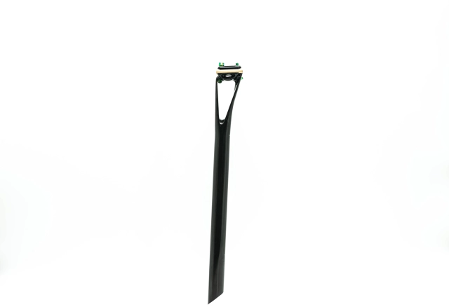 Deep-V seatpost
