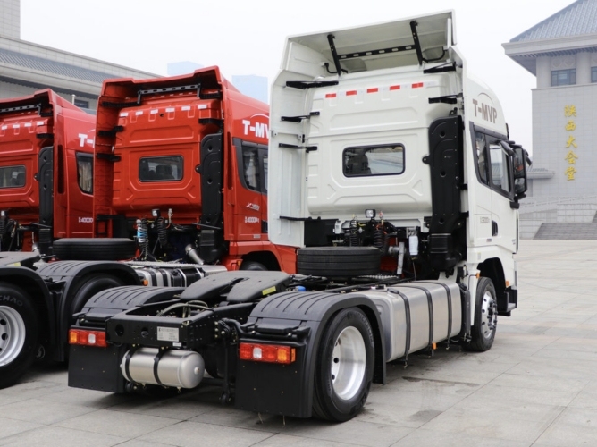 SHACMAN X3000 4X2 TRACTOR TRUCK, SX41884X381