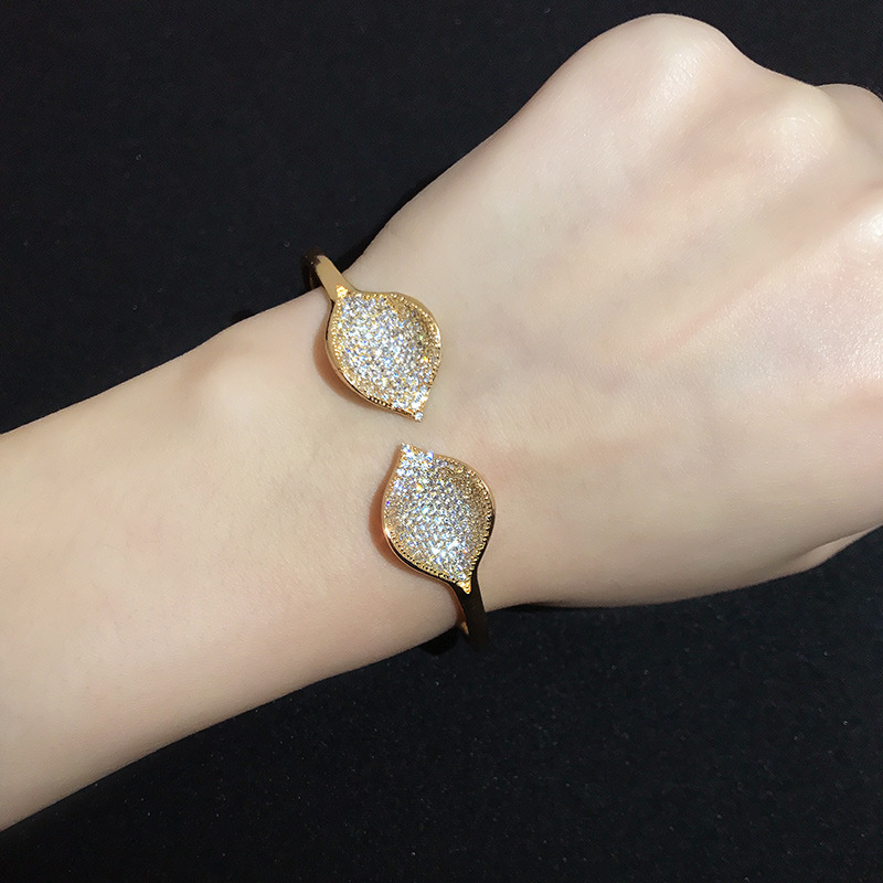 Leaf Love Bracelet Oval Simulation Diamond Jewelry Manufacturer
