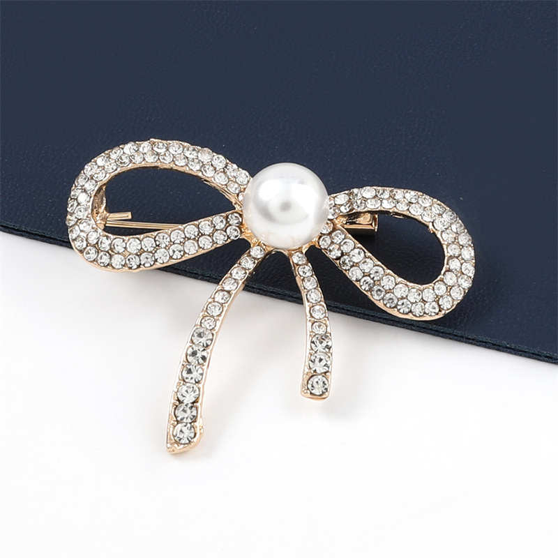 Wholesale Korean Alloy Brooches With Diamonds And Pearls And Bows Are Fashionable