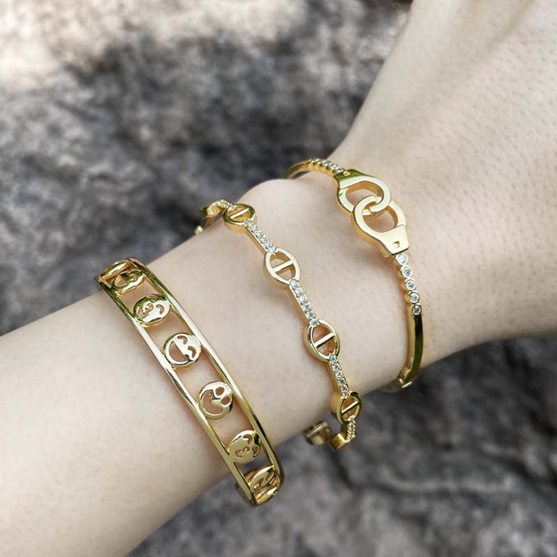 Wholesale Diamond-studded Funny Expression Smiley Face Open Bracelet Personality Exaggerated Butterfly Pig Nose Bracelet Vendors