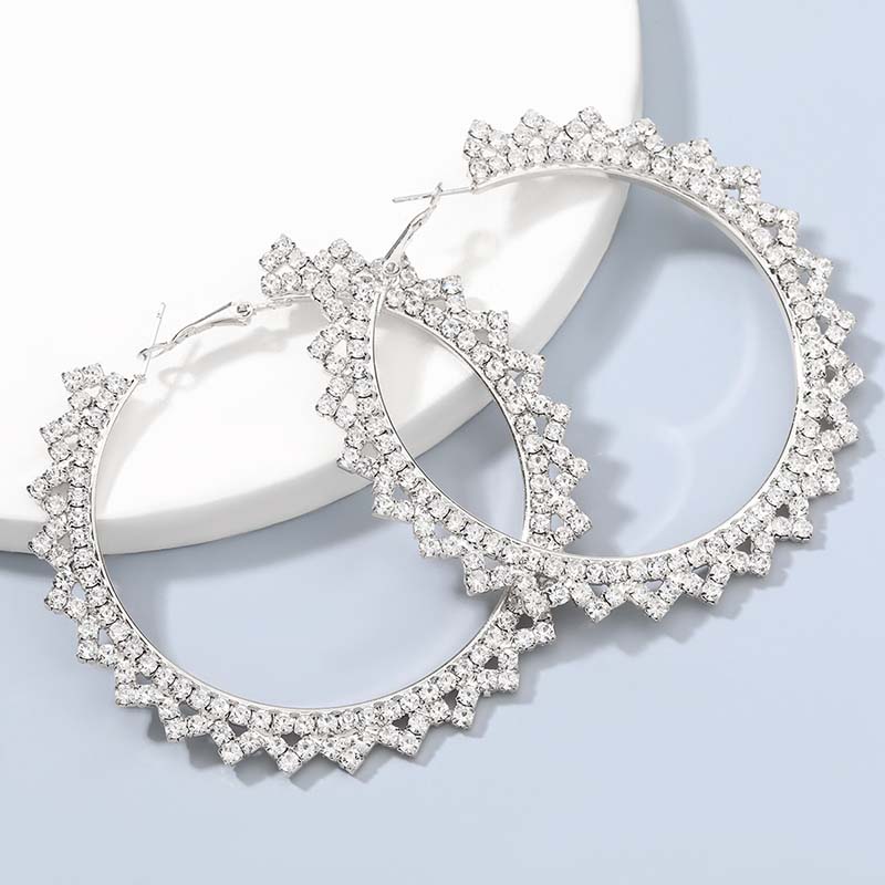 Wholesale Super Flashing Claw Chain Personality Round Lace Alloy Diamond Earrings Dinner Vendors