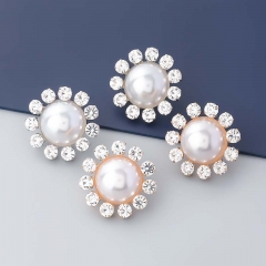 Super Flashing Claw Chain Alloy Diamond And Pearl Round Flower Earrings Earrings Supplier