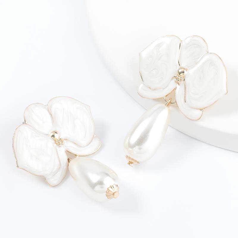 Alloy Dripping Flower Imitation Pearl Earrings Earrings Retro Party Earrings Supplier
