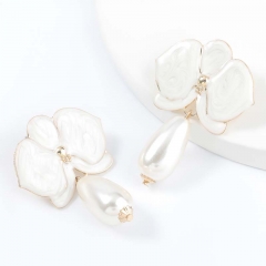 Alloy Dripping Flower Imitation Pearl Earrings Earrings Retro Party Earrings Supplier