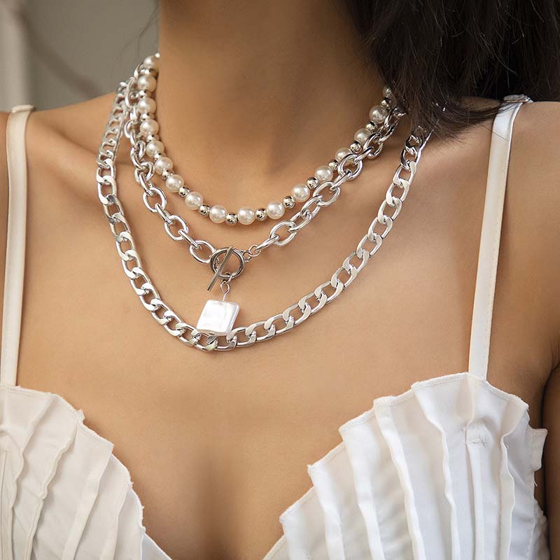 Wholesale Fashion Pearl OT Buckle Alloy Necklace Retro Simple Aluminum Chain Multilayer Set Vendors