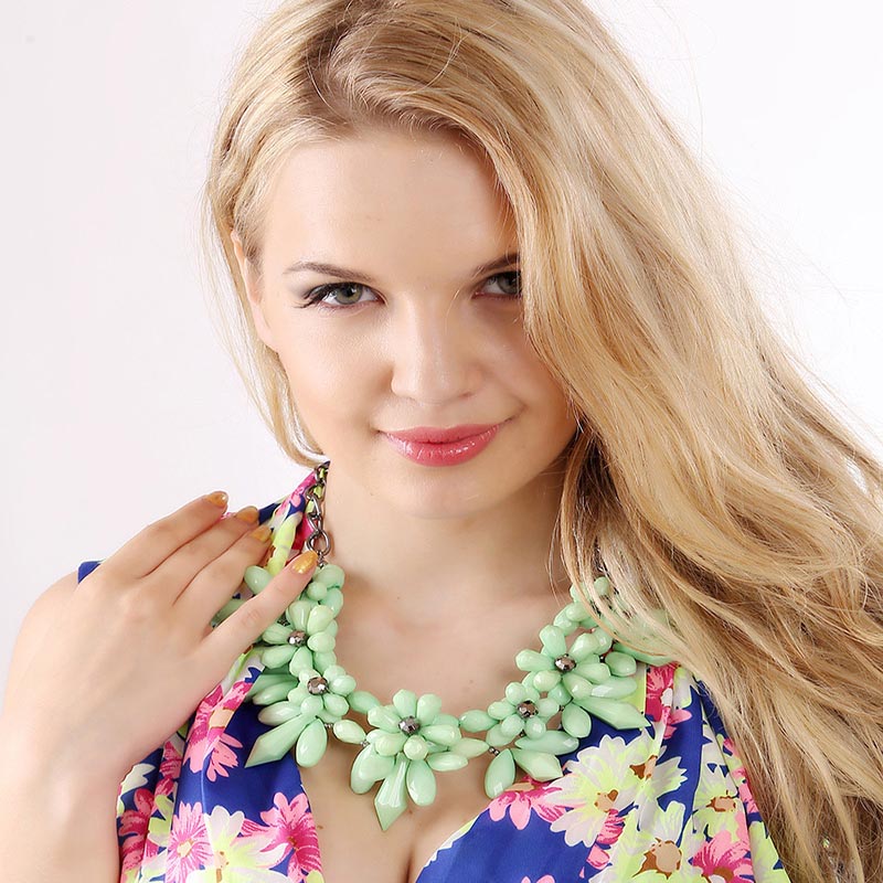 Wholesale Flower Oil Drip Resin Short Candy Color Gemstone Crystal Necklace