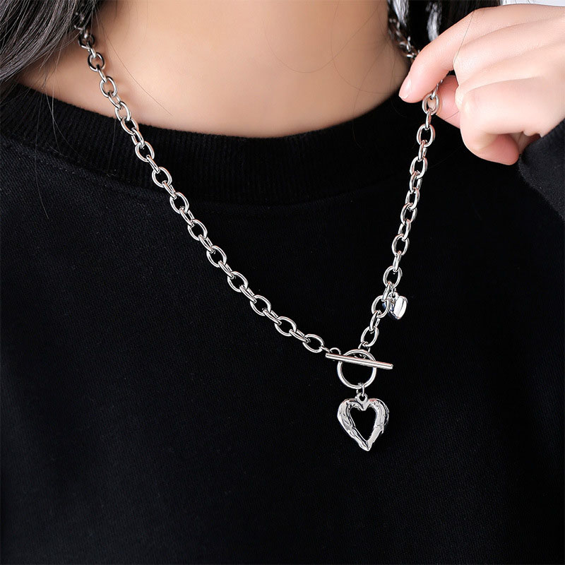 Love Heart Necklace Light Luxury Collarbone Chain Necklace Hip-hop Sweater Chain Distributor