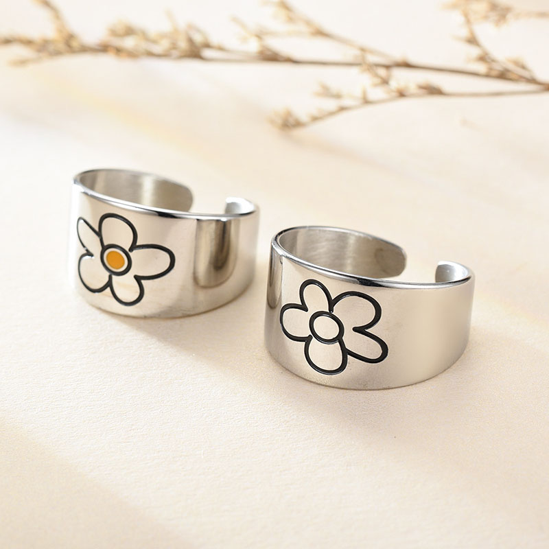 Wholesale Simple And Fashionable Small Daisy Smooth Titanium Steel Open Ring