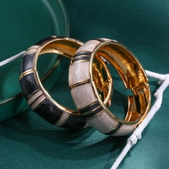 Wholesale Retro Fashion Oil Drip Two-color Simple Bracelet