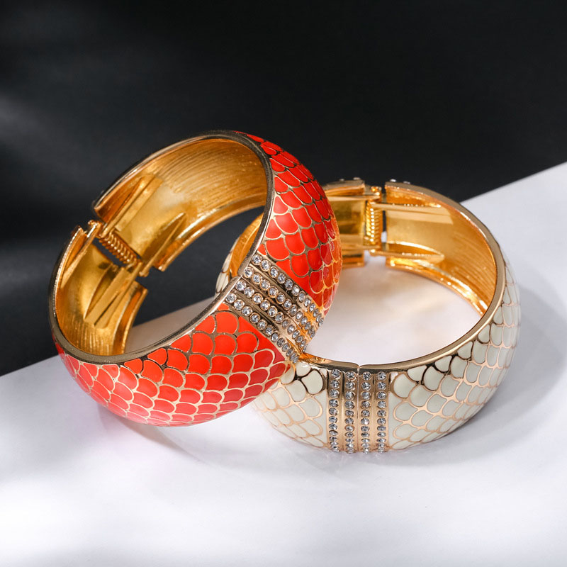 Wholesale Popular Fashion Bracelet Vintage Oil Drip Fish Scale Pattern