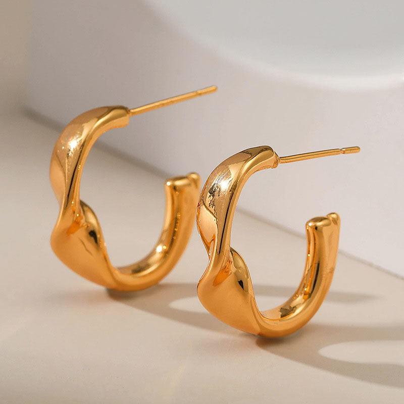 Irregular Glossy Twisted Earrings Ins Wind C-shaped Distributor